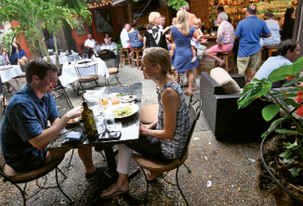 pawleys island restaurants with outdoor seating