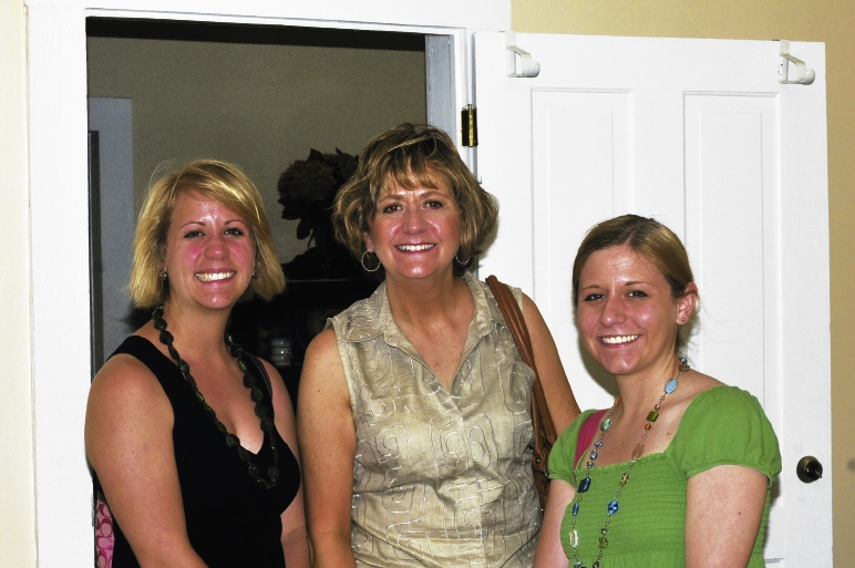 Lindsay, Kathy and Leslie Grossheim