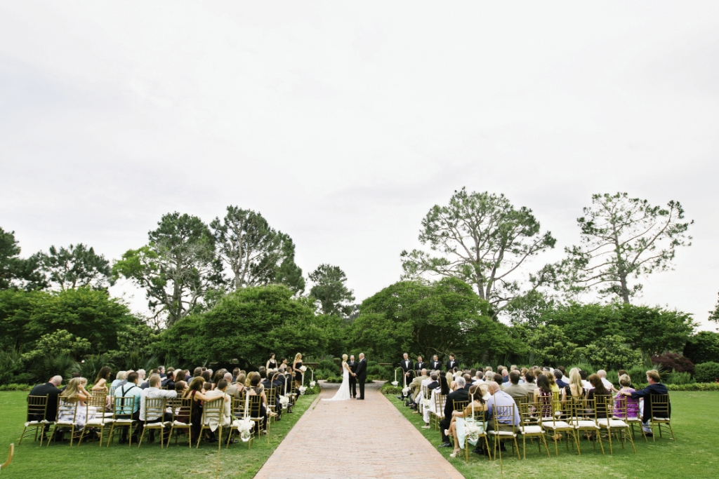 Pretty Simple:Kristy let the natural beauty of Pine Lakes’ florals and landscape act as the ceremony’s backdrop.