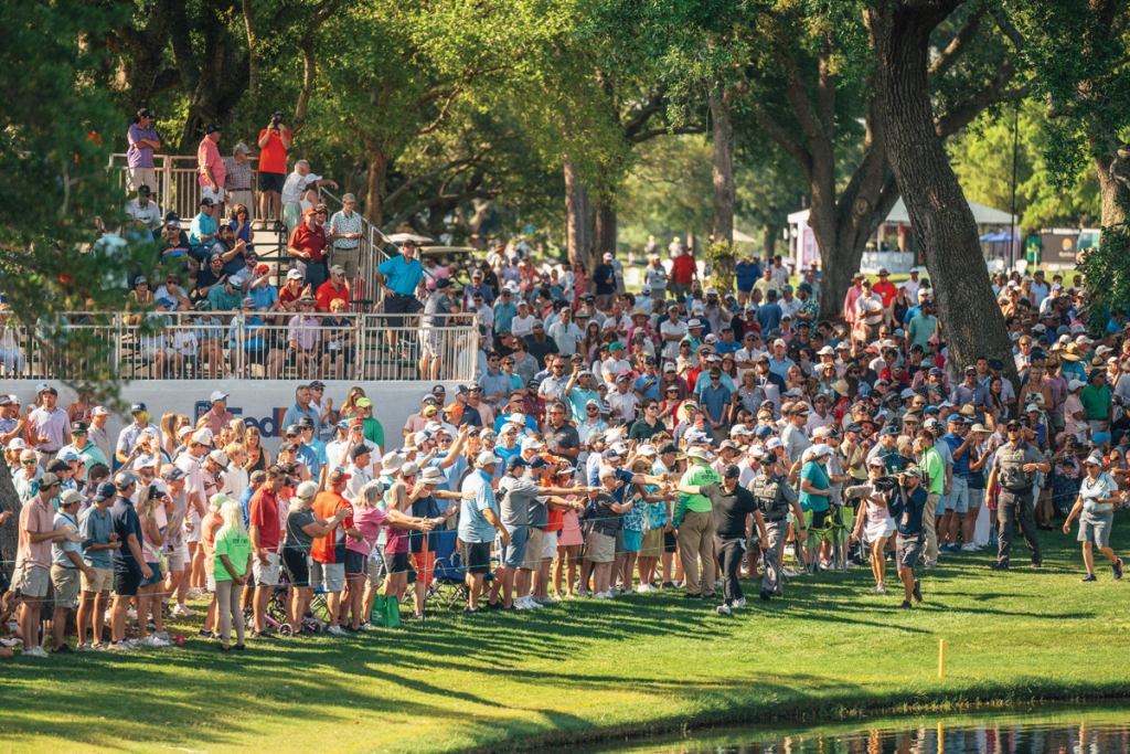 Fans congratulate Chris Gotterup as he makes the winner’s walk up to the 18th green.