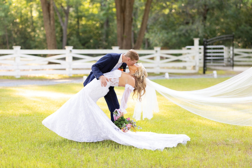 Farm and Floral: The natural beauty and greenery of Wildberry Farms complemented Sarah&#039;s punches of pink in her bouquets and decor.