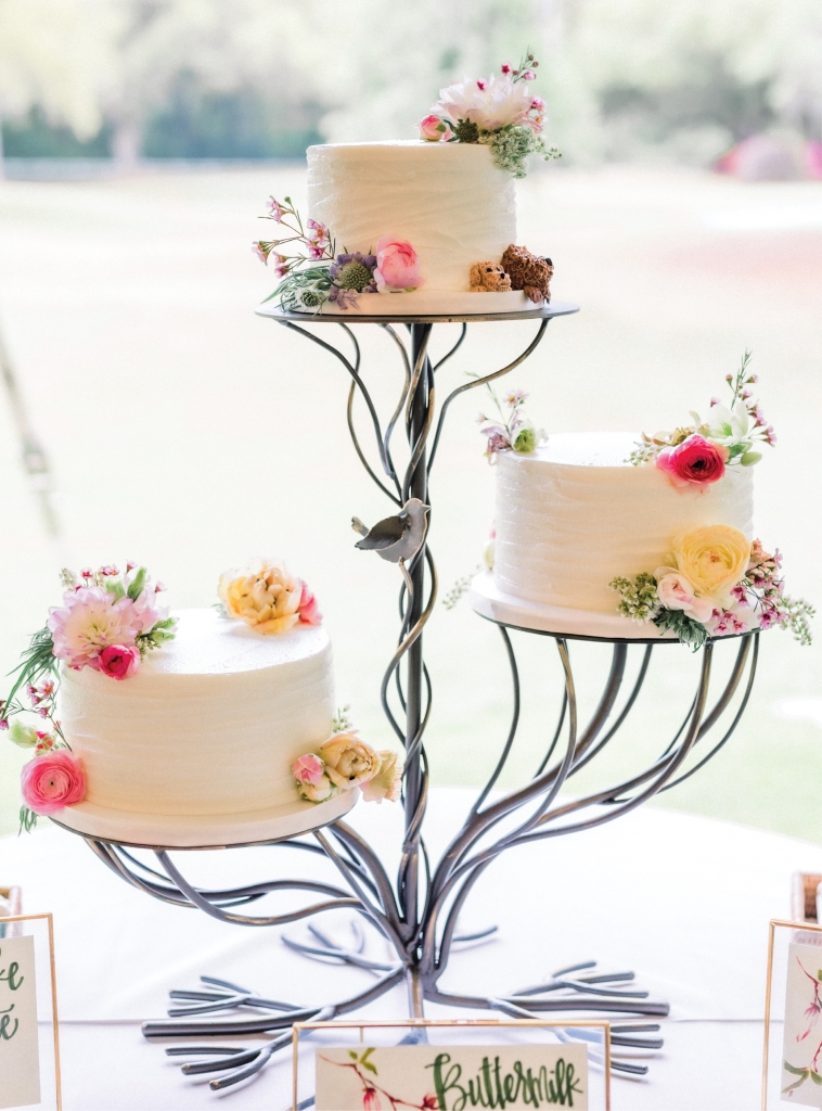 Extra Sweet: The couple opted for these small, fun cakes for their guests to enjoy.