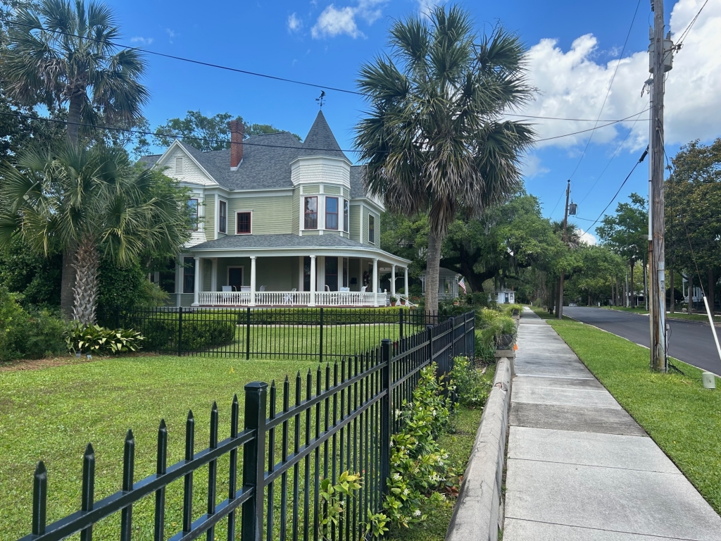 On a walking tour, you&#039;ll stroll past beautiful homes (author John Grisham has a beach home here), manicured gardens, and real southern charm.