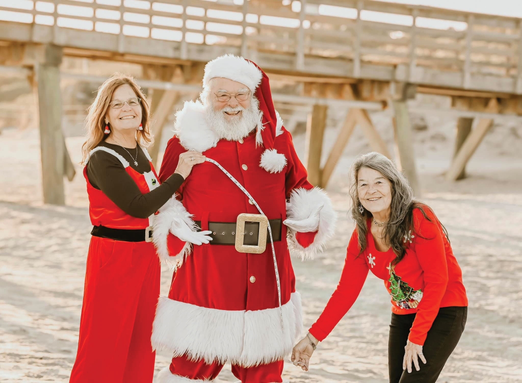 His suits are crafted by significant other Nancy Thompson and her sister, Patt Hobbs Patton (pictured above right).