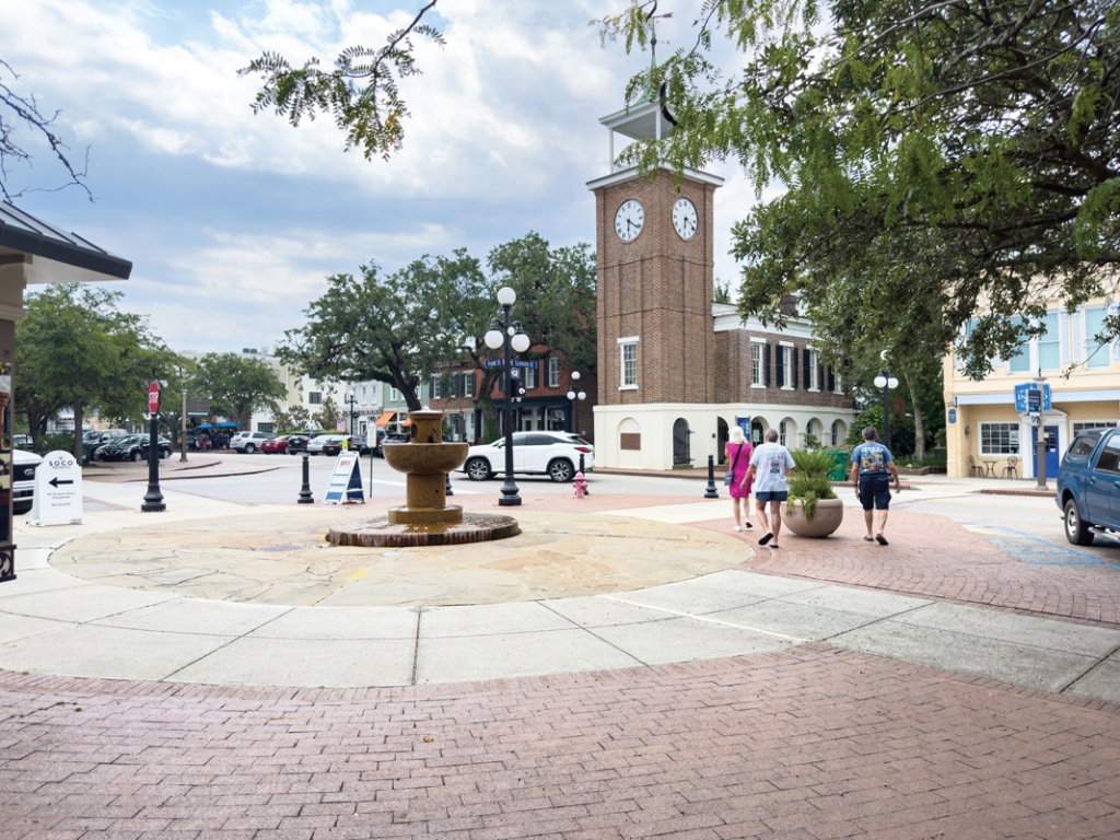 Dating back to 1845, Georgetown’s Town Clock  is one of the most prominent buildings on Front Street. The old Greek Revival market has been housing the Rice Museum since the 1970s.