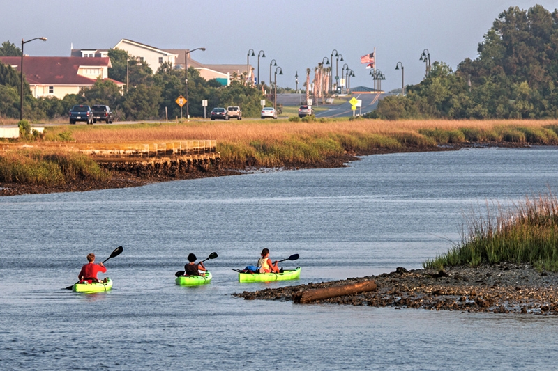 Joe Hamel, &quot;Kayaking&quot;