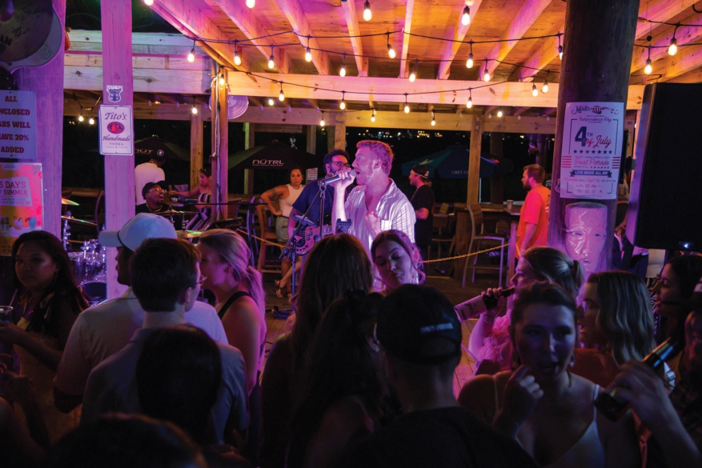 Wahoo’s provides live entertainment along the fabled Marsh Walk.