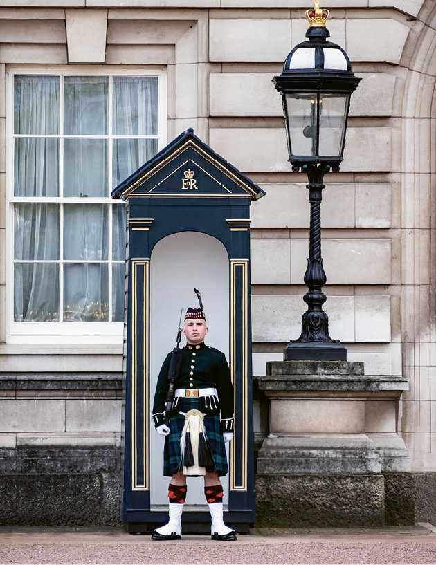 Buckingham Palace guard