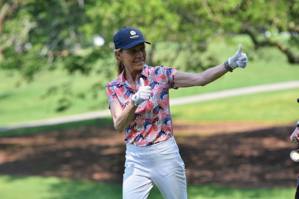 Homegrown celebrity Vanna White gives “thumbs up” to fans.